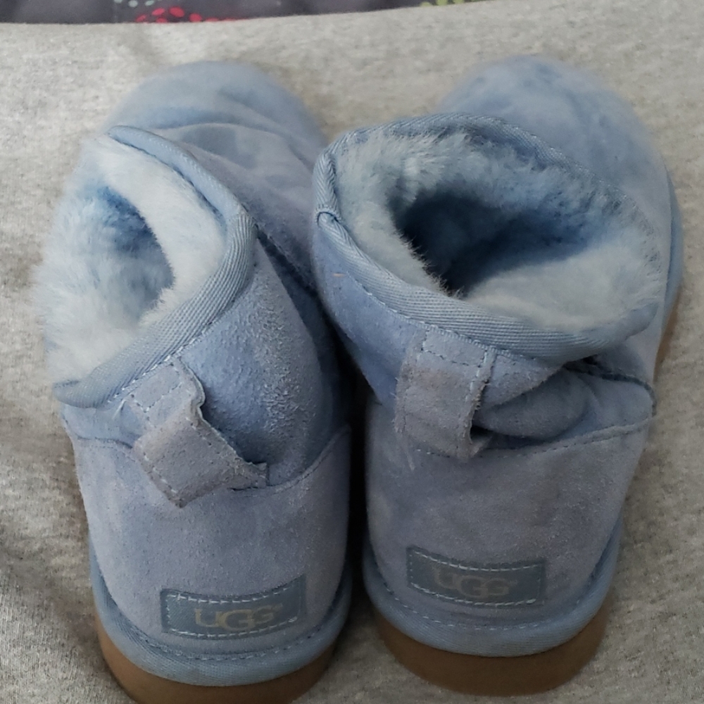 UGGS